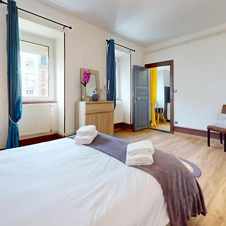 Les Cigognes D'alsace * Colmar