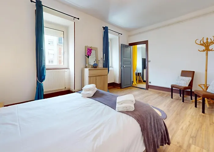 Les Cigognes D'alsace * Colmar